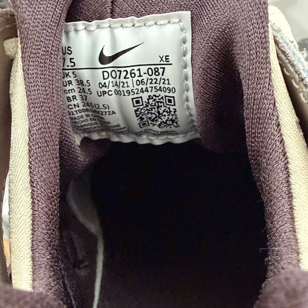 Nike Air Huarache, W7.5 - Picture 5 of 5